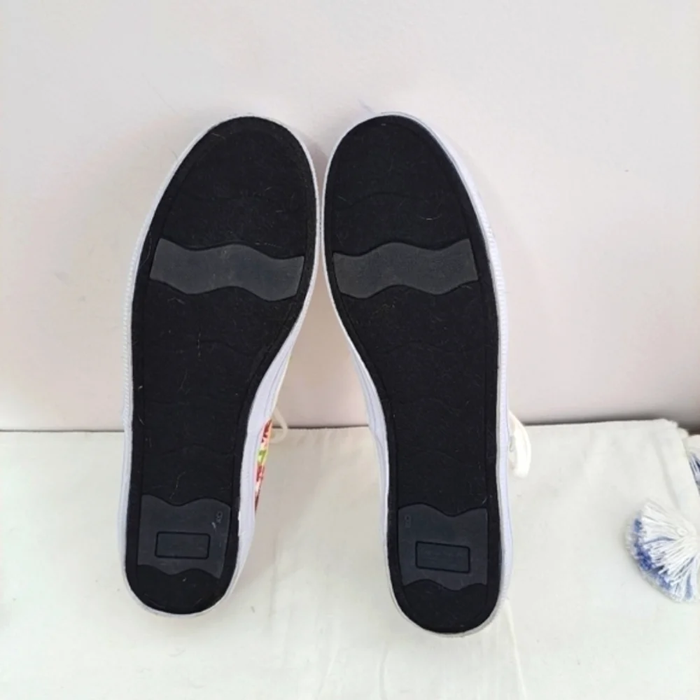 Custom hand embroidered floral canvas tennis shoe 9 - Picture 6 of 13